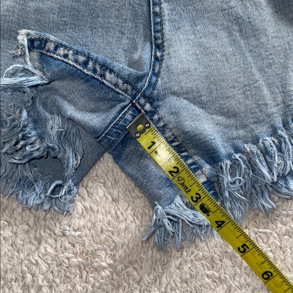 🩳 🆕 MODARANI Women’s Cutoff Distressed Denim Shorts – Size XXL - Picture 3 of 7